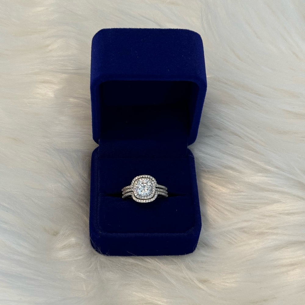 New Arrivals! Beautiful 3Pc Zicon Wedding Rings - Picture 2 of 4